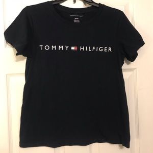 Tommy Hilfiger navy t shirt.